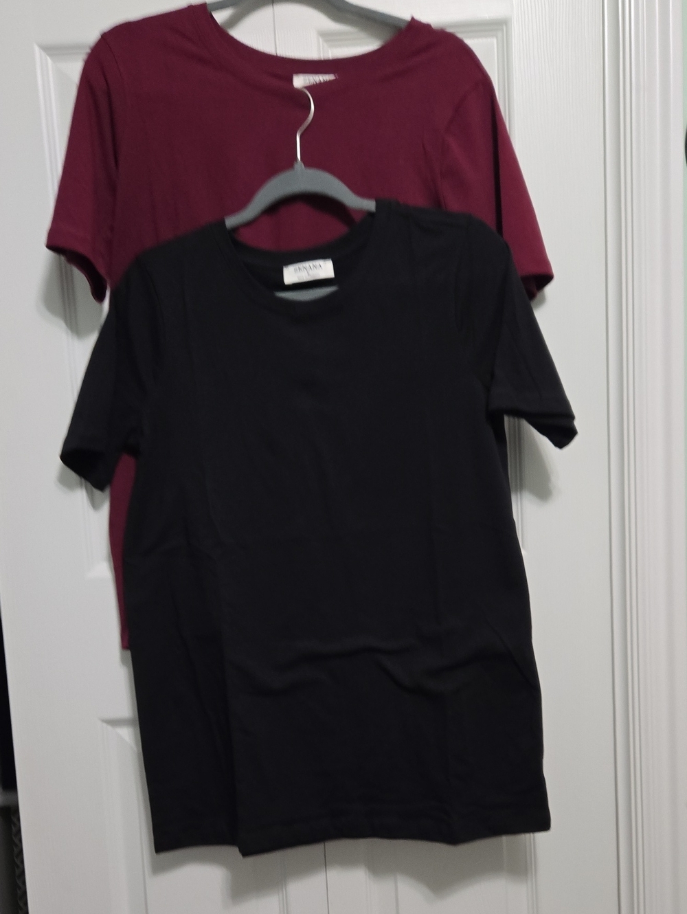 Zenana Outfitters Short Sleeve Crewneck Tee in Black and Burgundy